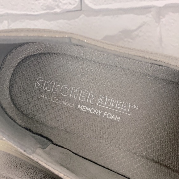 Skechers Street Air Cushioned Foam shoes sneakers Silver stud metallic Slip on - Picture 4 of 12